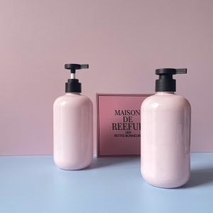 Chai PET hồng tròn vòi nhấn đen nhám