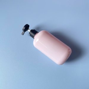 Chai PET hồng tròn vòi nhấn đen nhám