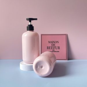 Chai PET hồng tròn vòi nhấn đen nhám