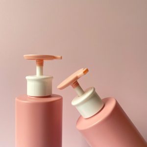 Chai HDPE hồng vai ngang đáy bầu vòi nhấn trắng