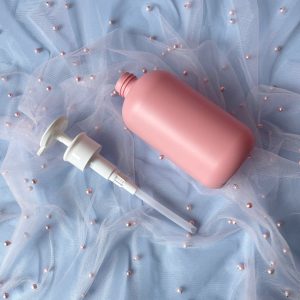 Chai HDPE hồng vòi nhấn dẹp