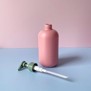 Chai HDPE Hồng vòi nhấn sọc xanh đậm