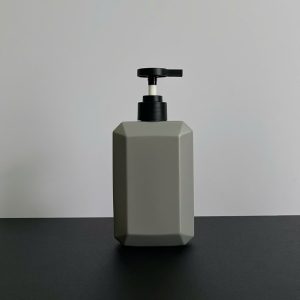 Chai HDPE Vuông Xám vòi nhấn dẹp Đen Nhám