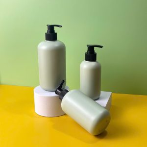 Chai HDPE tròn xanh vòi nhấn sóng sọc đen