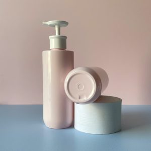 Chai PET Hồng vai ngang đáy bầu vòi nhấn dẹp Trắng 500ml