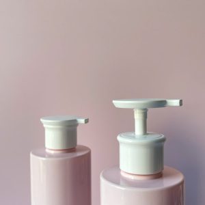 Chai PET Hồng vai ngang đáy bầu vòi nhấn dẹp Trắng 500ml