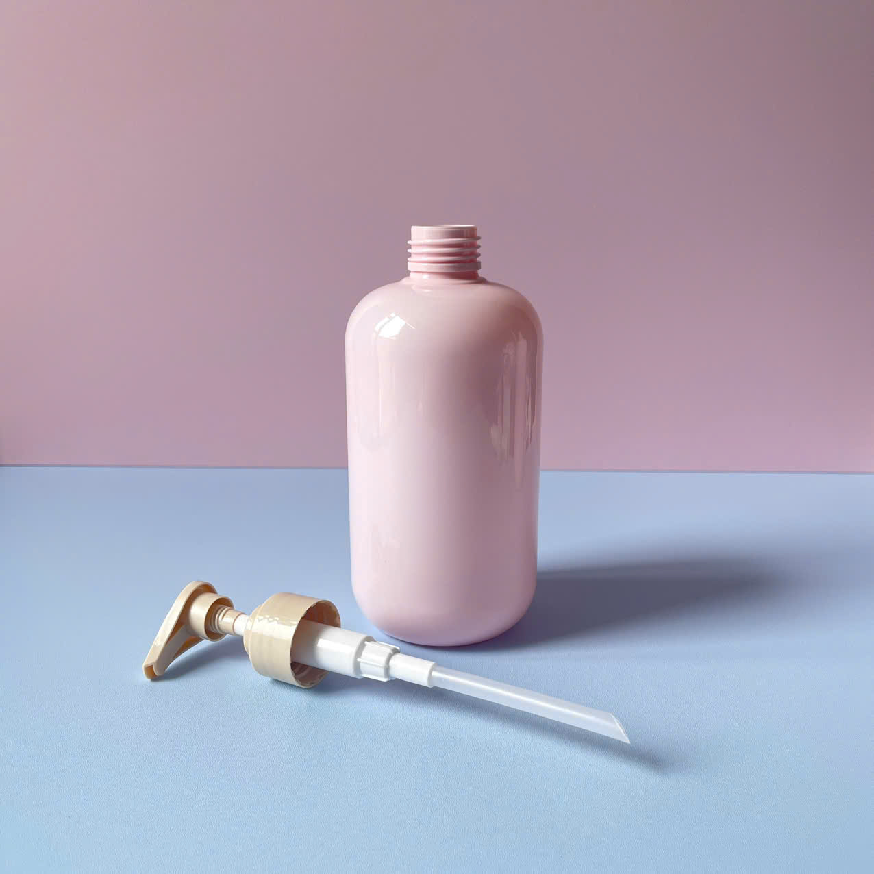 chai-pet-hong-voi-nhan-nau-tron-500ml-3 Chai PET Hồng vòi nhấn sóng Nâu trơn