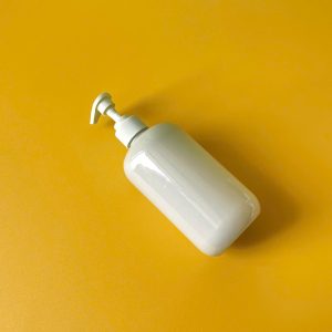 Chai PET xanh tròn vòi nhấn sóng xanh trơn 500ml