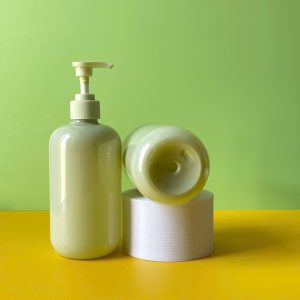 Chai PET xanh tròn vòi nhấn sóng xanh trơn 500ml