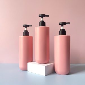 Chai HDPE Hồng vai ngang đáy bầu vòi nhấn dẹp đen