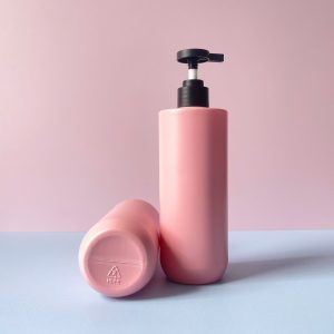 Chai HDPE Hồng vai ngang đáy bầu vòi nhấn dẹp đen