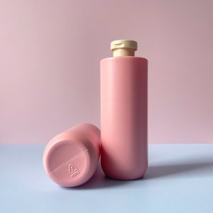 Chai HDPE vai ngang đáy bầu nắp bật nâu