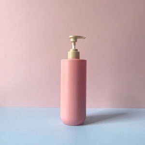 Chai nhựa HDPE vai ngang vòi nhấn sóng nâu trơn