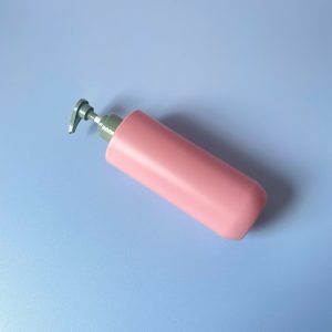 Chai nhựa HDPE vai ngang vòi nhấn xanh đậm