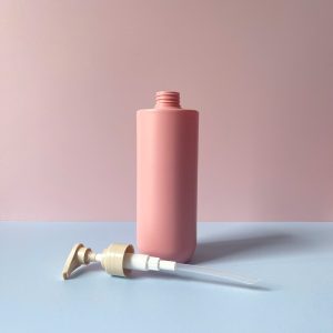 Chai nhựa HDPE vai ngang vòi nhấn sóng nâu trơn