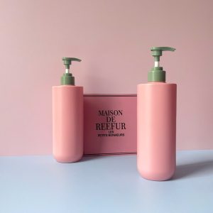 Chai nhựa HDPE vai ngang vòi nhấn xanh đậm