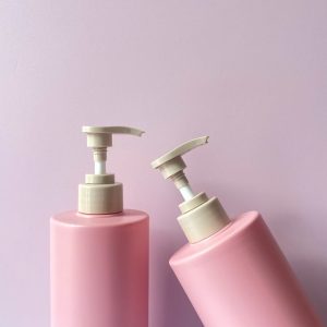 Chai nhựa HDPE vai ngang vòi nhấn sóng nâu trơn