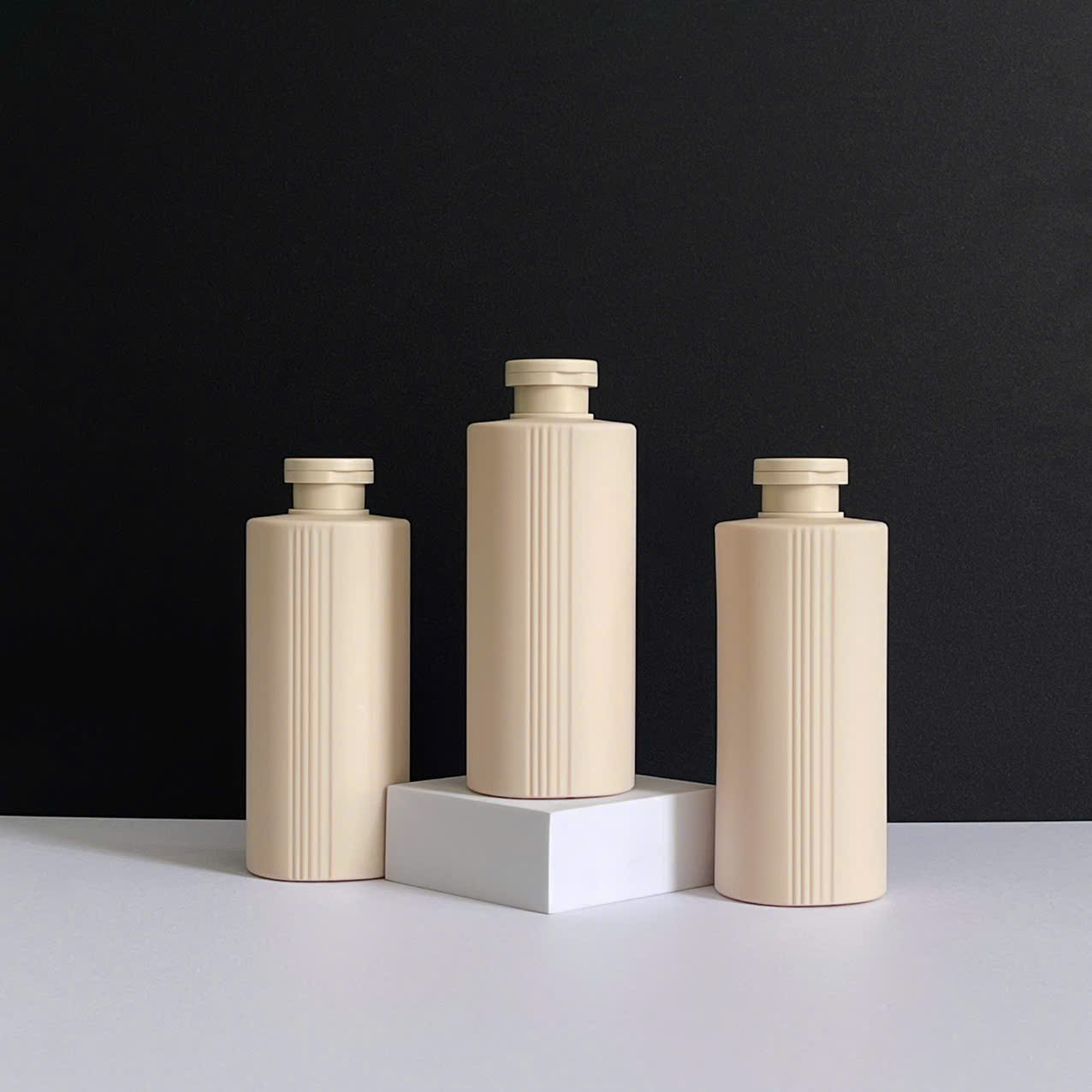 chai-hdpe-nau-vai-ngang-5-soc-nap-bat-nau-1 Chai HDPE Nâu sọc nắp bật