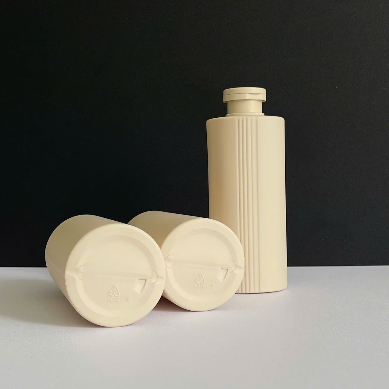 chai-hdpe-nau-vai-ngang-5-soc-nap-bat-nau-3 Chai HDPE Nâu sọc nắp bật