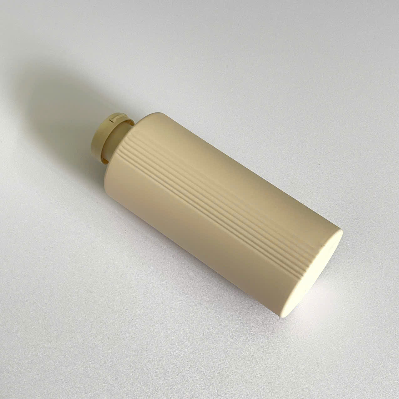 chai-hdpe-nau-vai-ngang-5-soc-nap-bat-nau-4 Chai HDPE Nâu sọc nắp bật