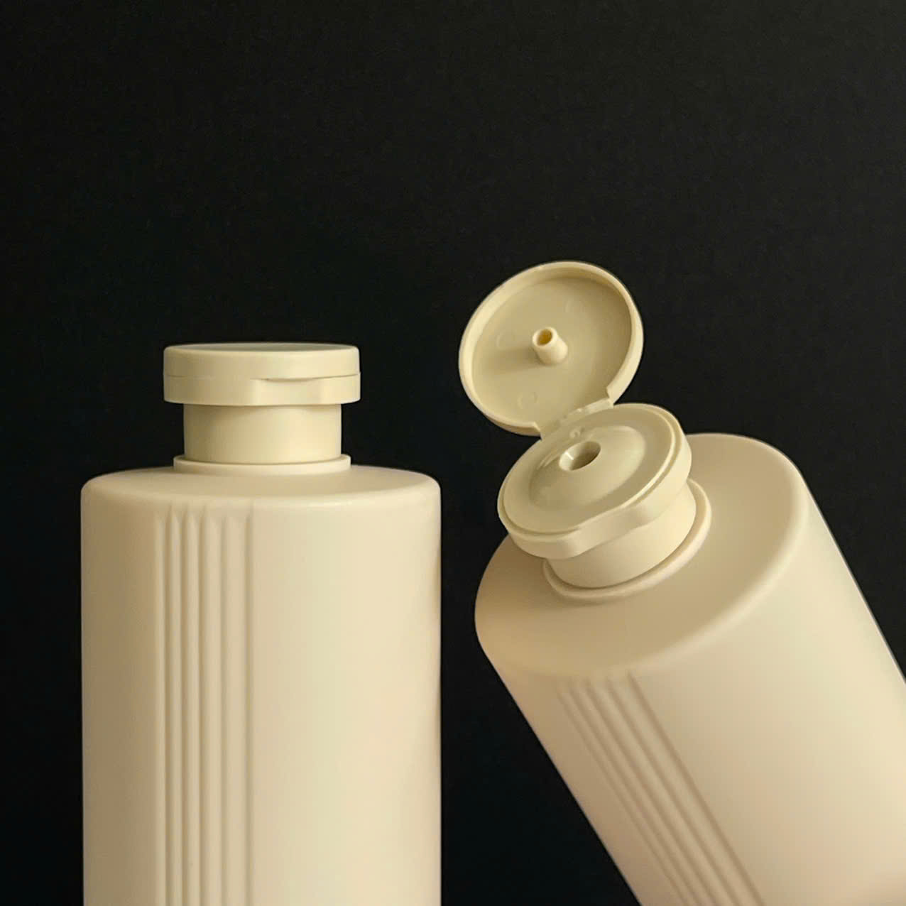 chai-hdpe-nau-vai-ngang-5-soc-nap-bat-nau Chai HDPE Nâu sọc nắp bật