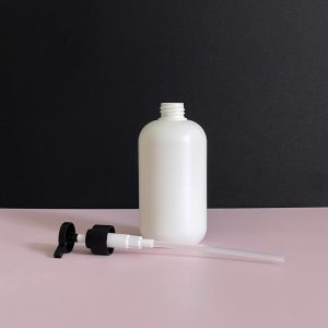 Chai HDPE tròn trắng vòi nhấn dẹp đen nhám