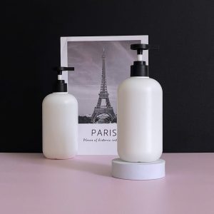 Chai HDPE tròn trắng vòi nhấn dẹp đen nhám