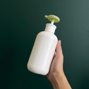 Chai HDPE tròn trắng vòi nhấn dẹp trắng hồng xanh