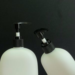 Chai HDPE thân tròn trắng vòi nhấn sóng