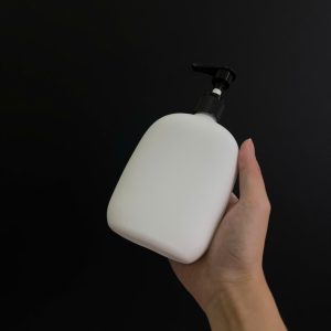 Chai HDPE thân tròn trắng vòi nhấn sóng