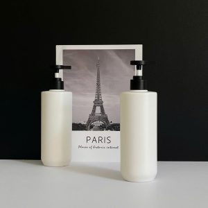 Chai HDPE trắng vai ngang vòi nhấn đen nhám