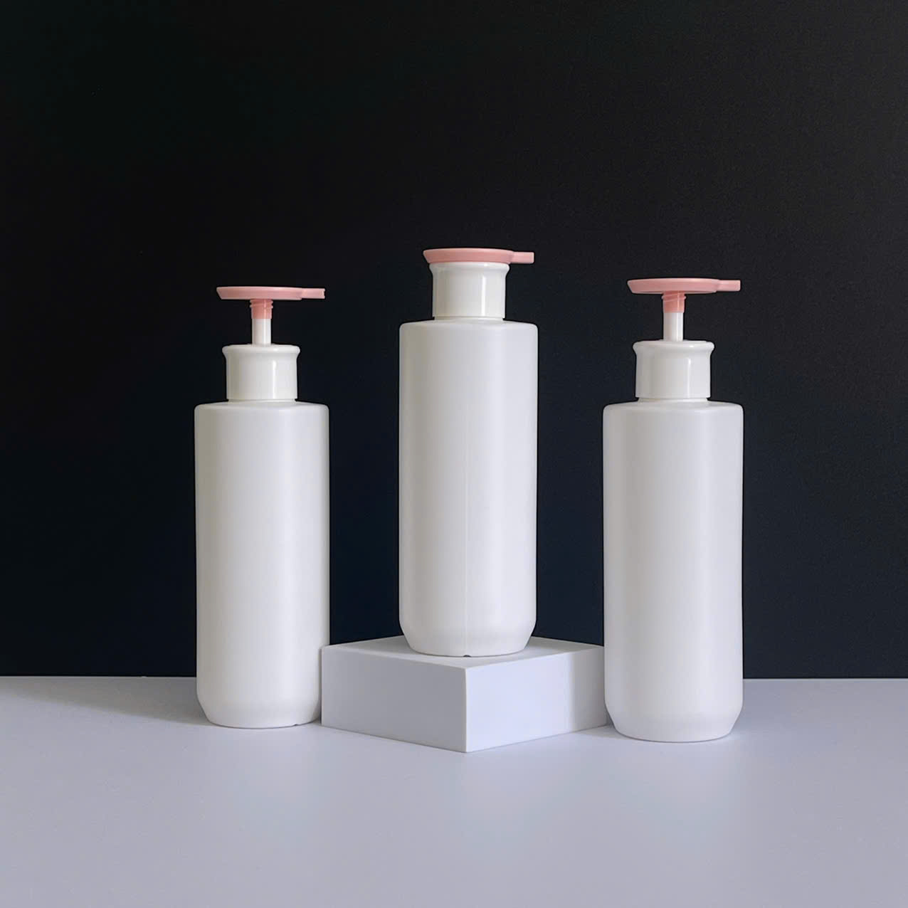 chai-hdpe-trang-vai-ngang-voi-nhan-dep-hong-500ml-6 Chai HDPE trắng vai ngang vòi nhấn dẹp hồng