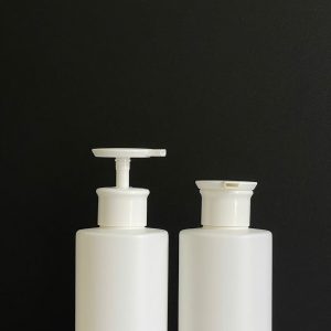 Chai HDPE trắng vai ngang vòi nhấn dẹp trắng