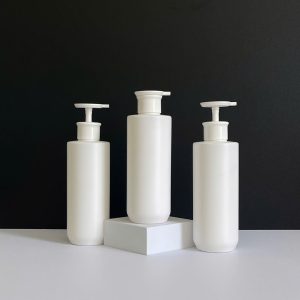 Chai HDPE trắng vai ngang vòi nhấn dẹp trắng