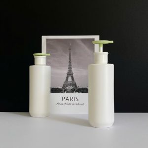 Chai HDPE trắng vai ngang vòi nhấn dẹp xanh