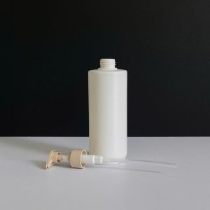 Chai HDPE trắng vai ngang vòi nhấn nâu nhám