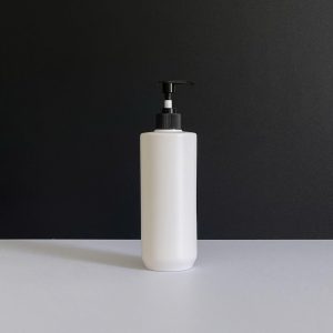 Chai HDPE trắng vai ngang vòi nhấn sọc