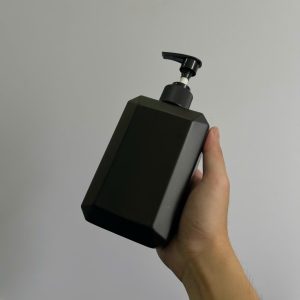 Chai HDPE Vuông Xanh Dương vòi nhấn dẹp Đen Nhám