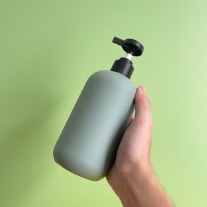 Chai HDPE xanh đậm vòi nhấn dẹp