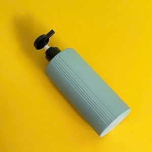 Chai HDPE 2 lớp xanh đậm vòi nhấn dẹp đen