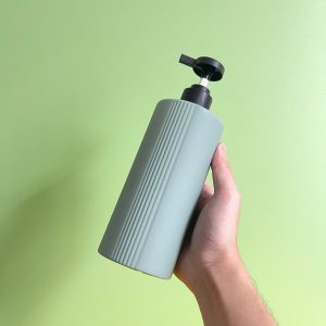 Chai HDPE 2 lớp xanh đậm vòi nhấn dẹp đen