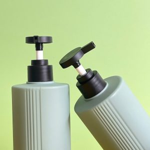 Chai HDPE 2 lớp xanh đậm vòi nhấn dẹp đen