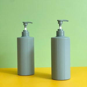 Chai HDPE sọc xanh đậm vòi nhấn sóng xanh