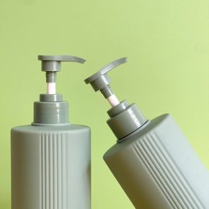 Chai HDPE sọc xanh đậm vòi nhấn sóng xanh