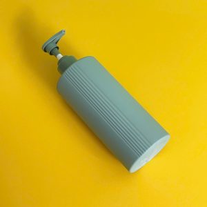 Chai HDPE sọc xanh đậm vòi nhấn sóng xanh