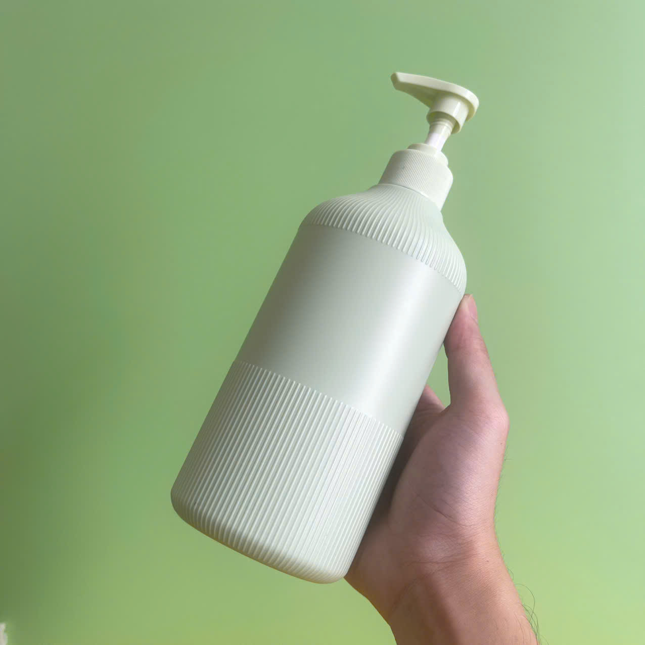 chai-hdpe-xanh-soc-nap-voi-nhan-xanh-500ml-4 Chai HDPE xanh sọc vòi nhấn sóng xanh
