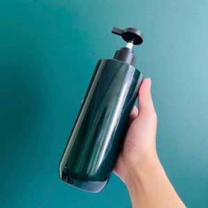 Chai PET Xanh Ngọc vòi nhấn dẹp đen