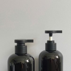 Chai PET nâu đen vòi nhấn dẹp