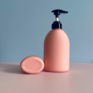 Chai HDPE hồng vai bầu tròn vòi nhấn sóng