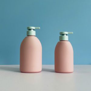 Chai HDPE hồng vai bầu tròn vòi nhấn dẹp xanh lá